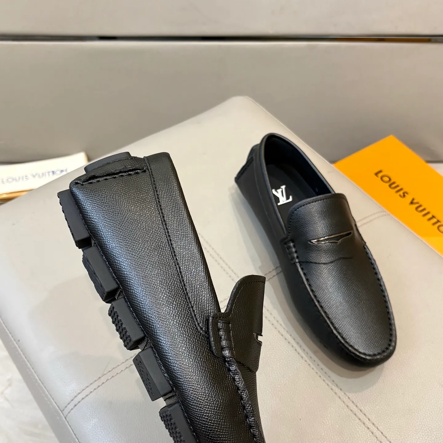 Factory price: 460💰LV men's beanie shoes 2025 official website synchronized <market top version> imported first-layer cowhide ➕ black cowhide original packaging. Size 38-45